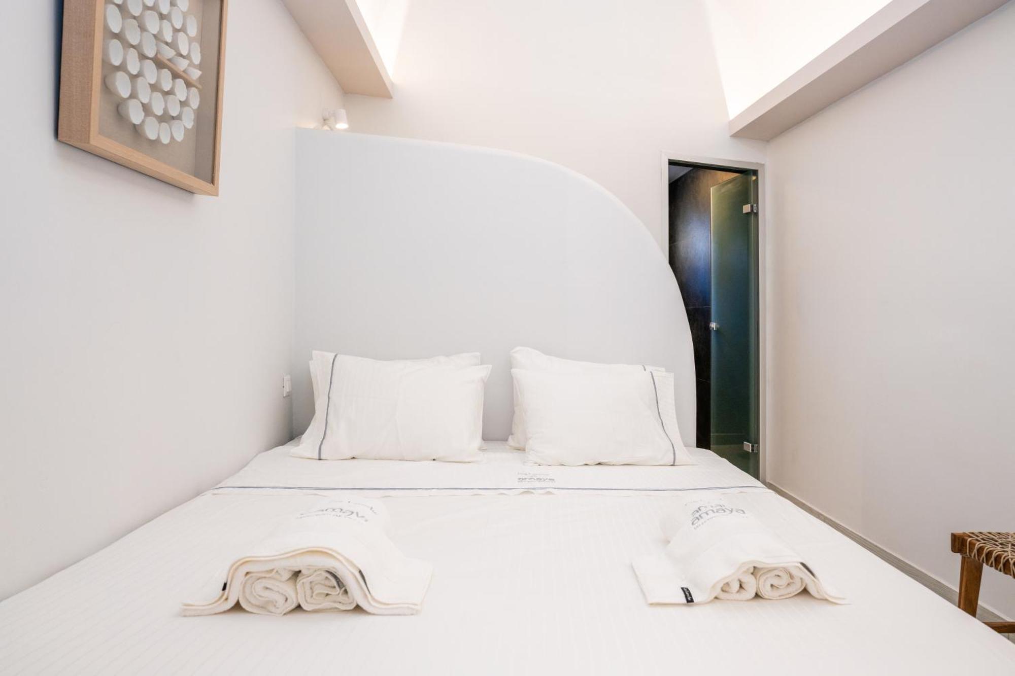 Zen & 5* Perissa (Santorini)