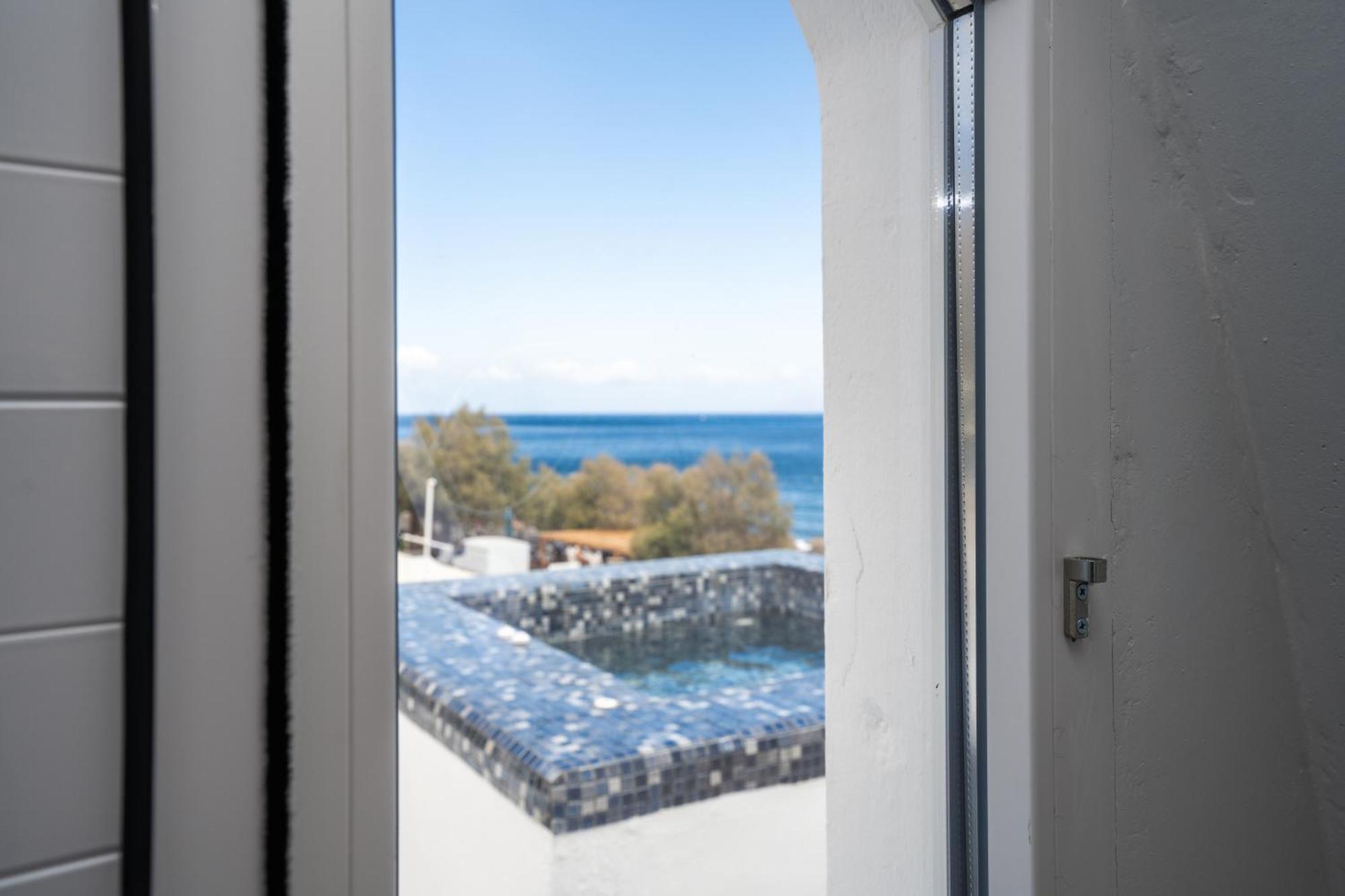 Zen & Hotel Perissa (Santorini)