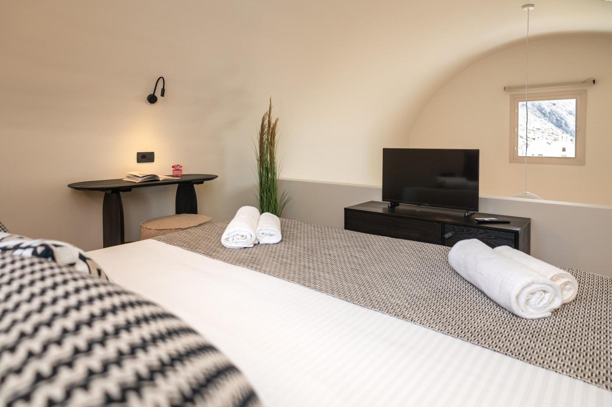 Depalyma Hotel Emporio (Santorini)