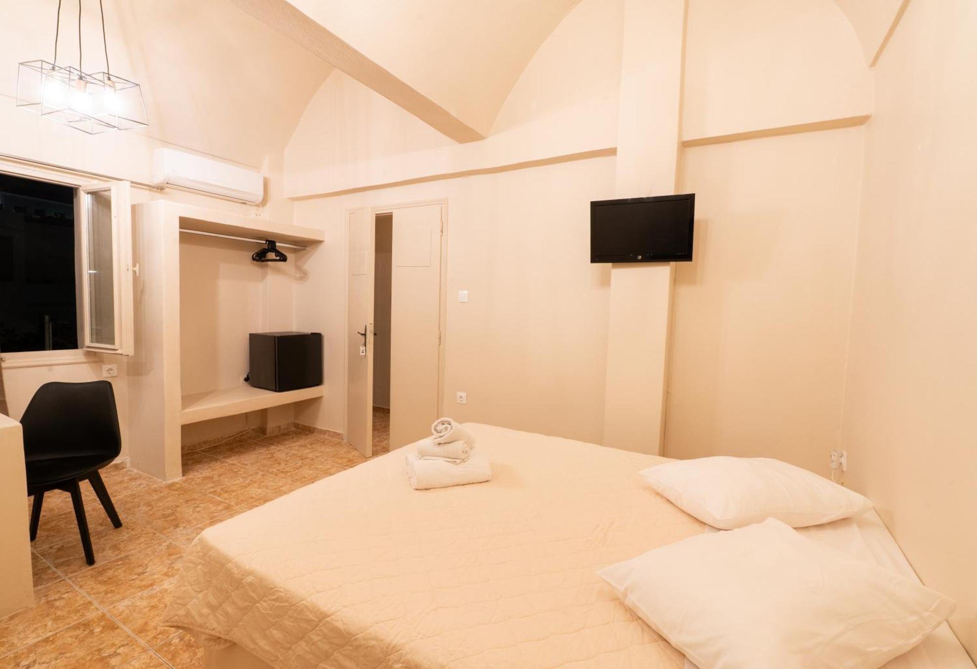 Aparthotel Toula Fira (Santorini)