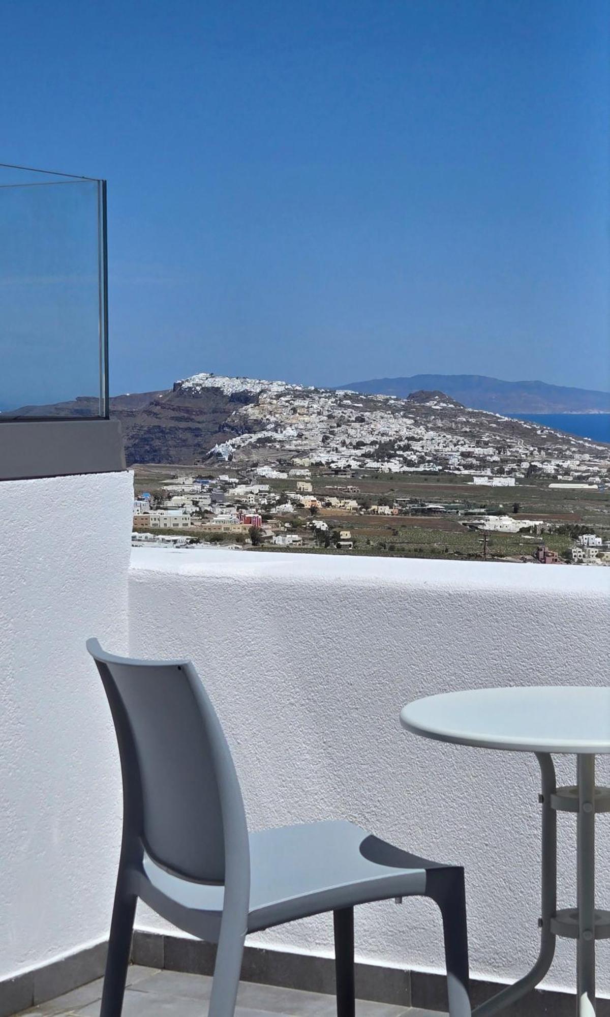 Aparthotel Santorini Ethereal Blue Pýrgos