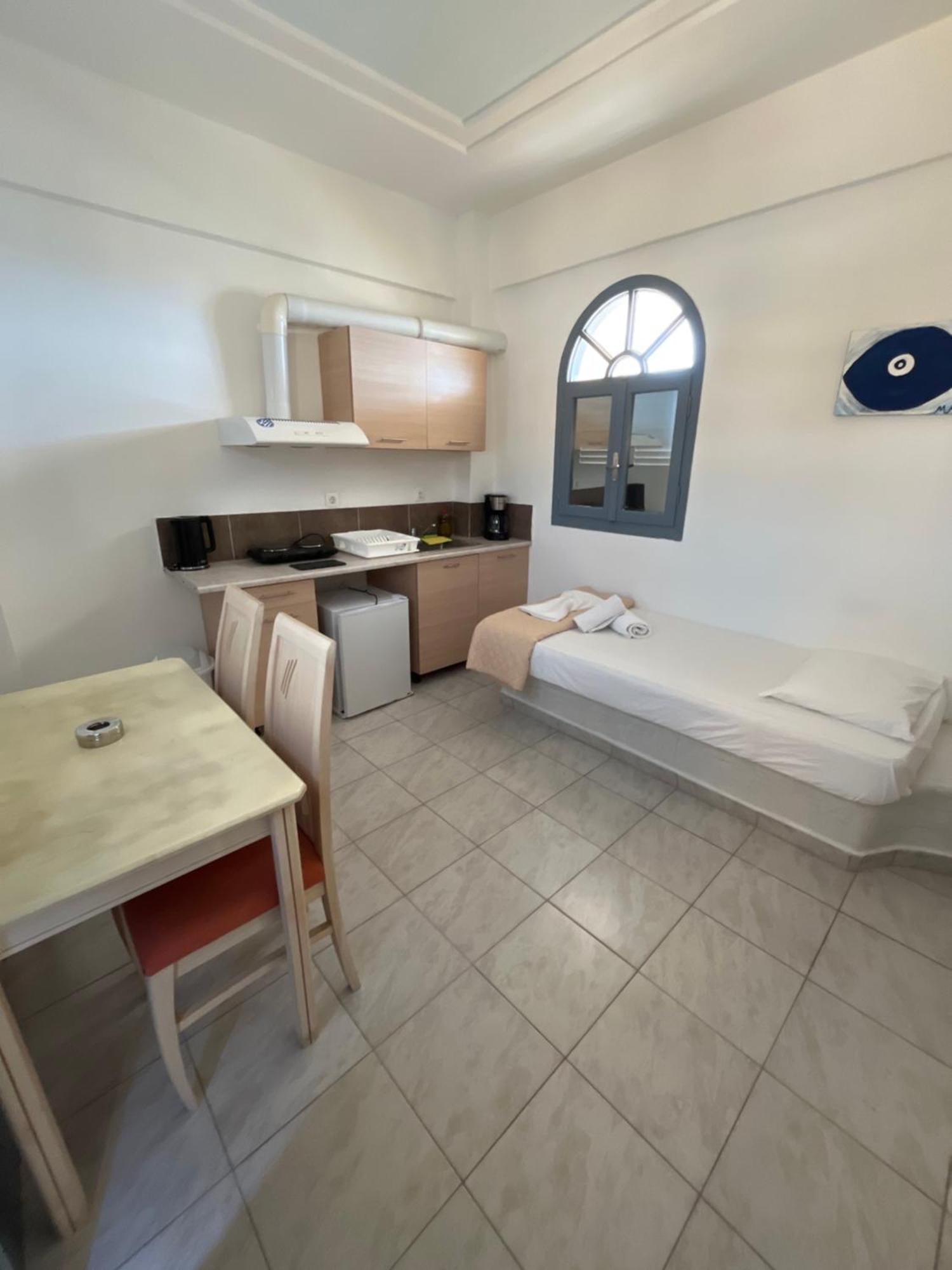 Leon Lux Aparthotel Perissa
