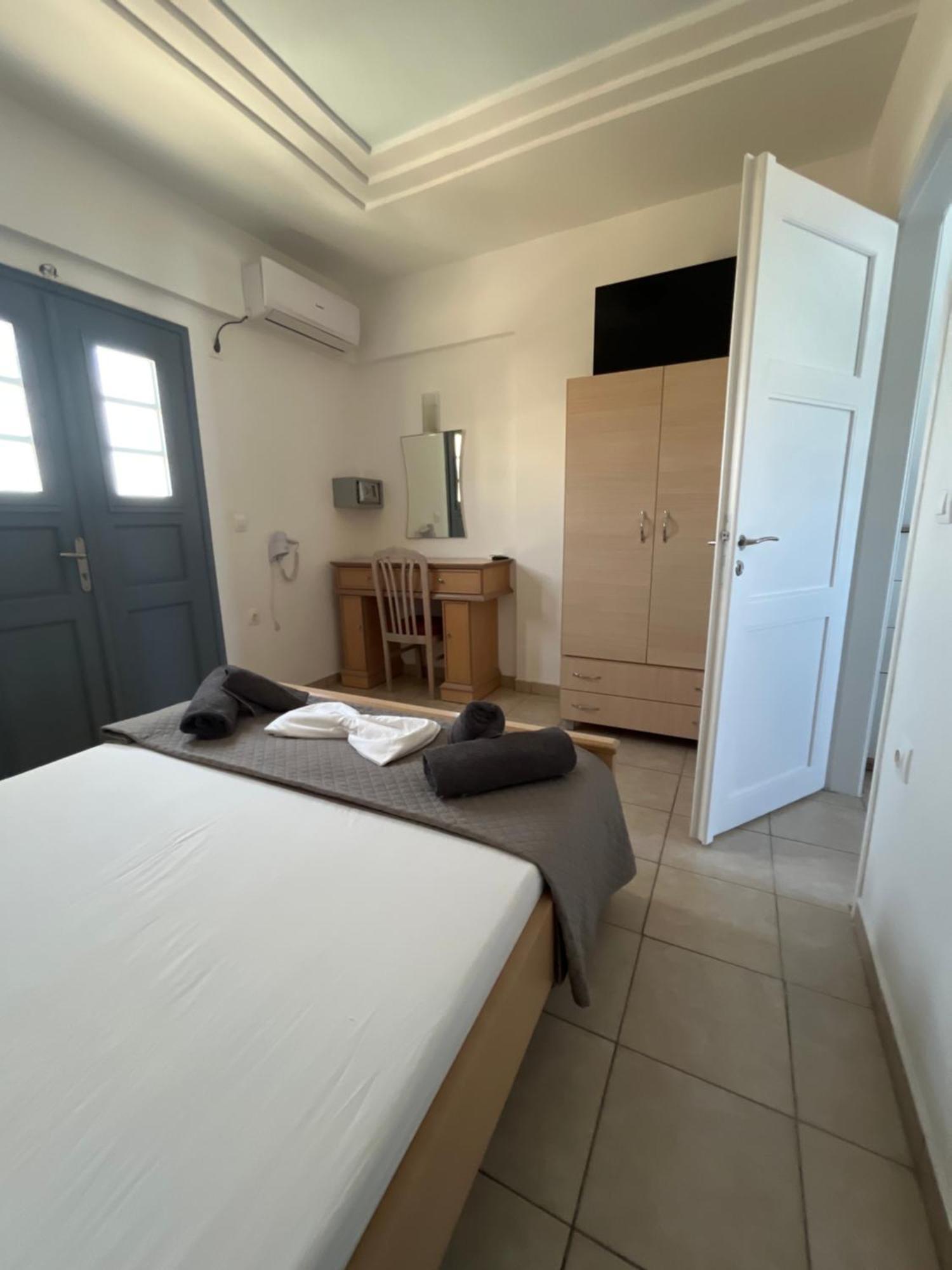 Leon Lux Aparthotel Perissa