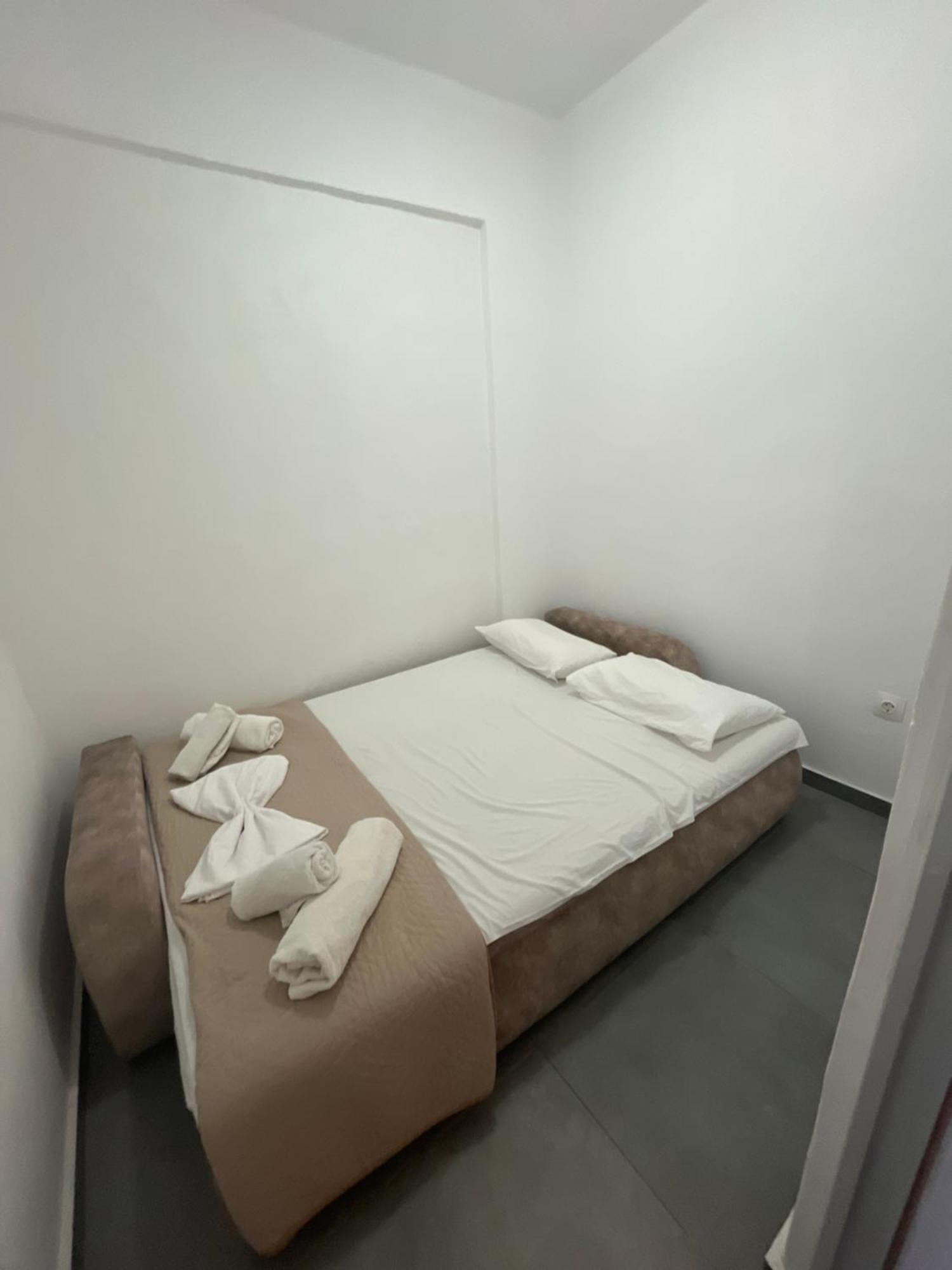 Leon Lux Aparthotel Perissa