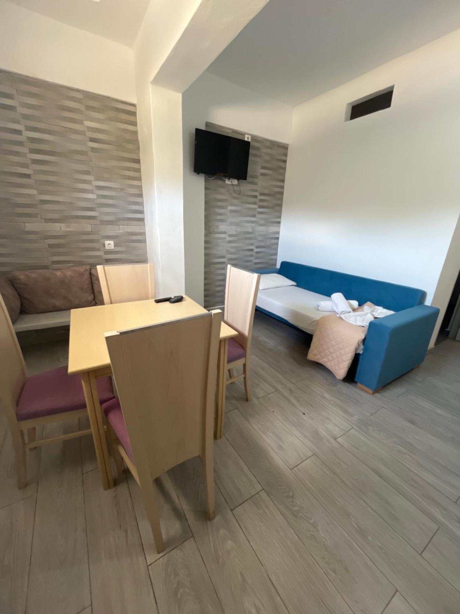 Leon Lux Aparthotel 3*