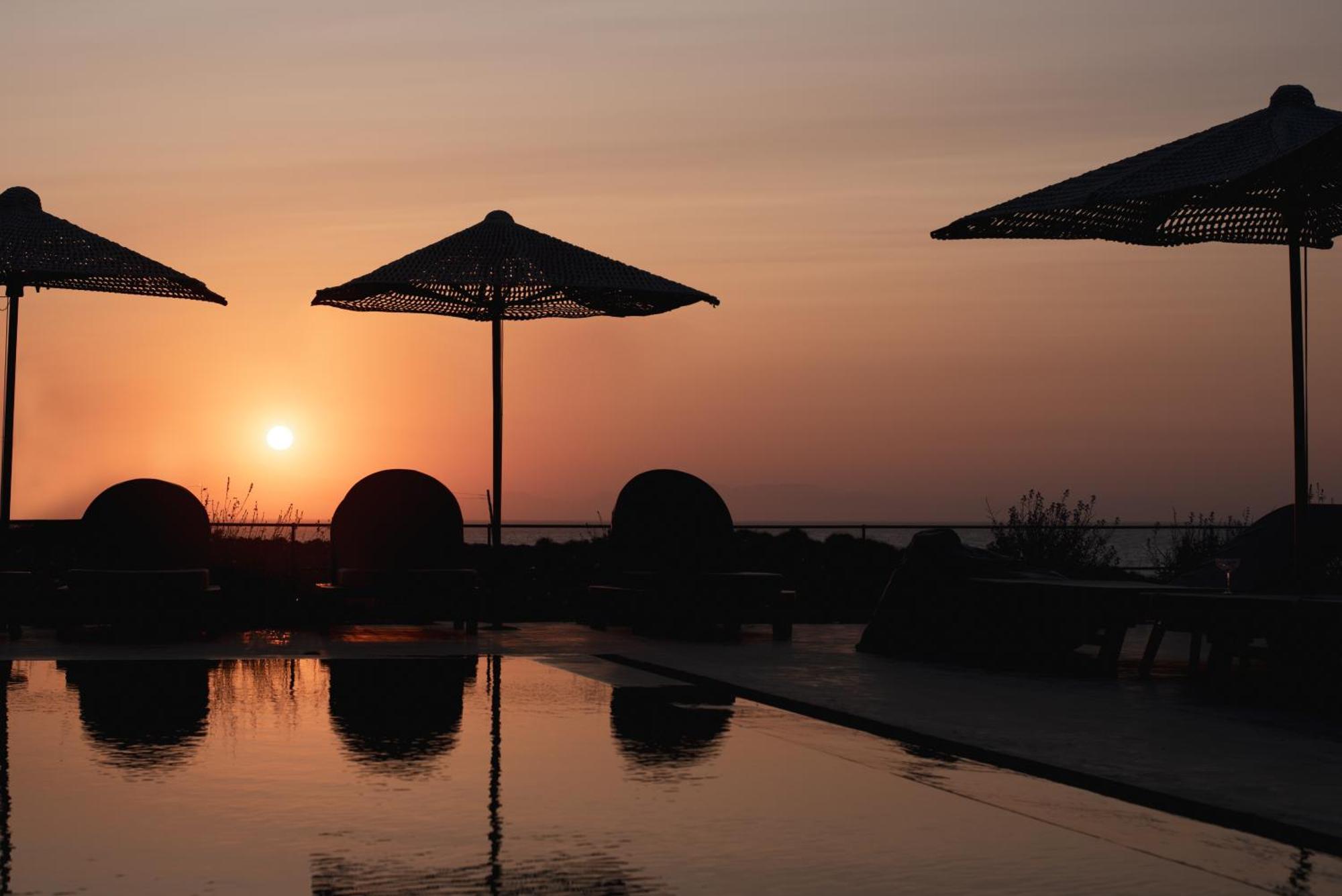 Colombos Beachfront 5*