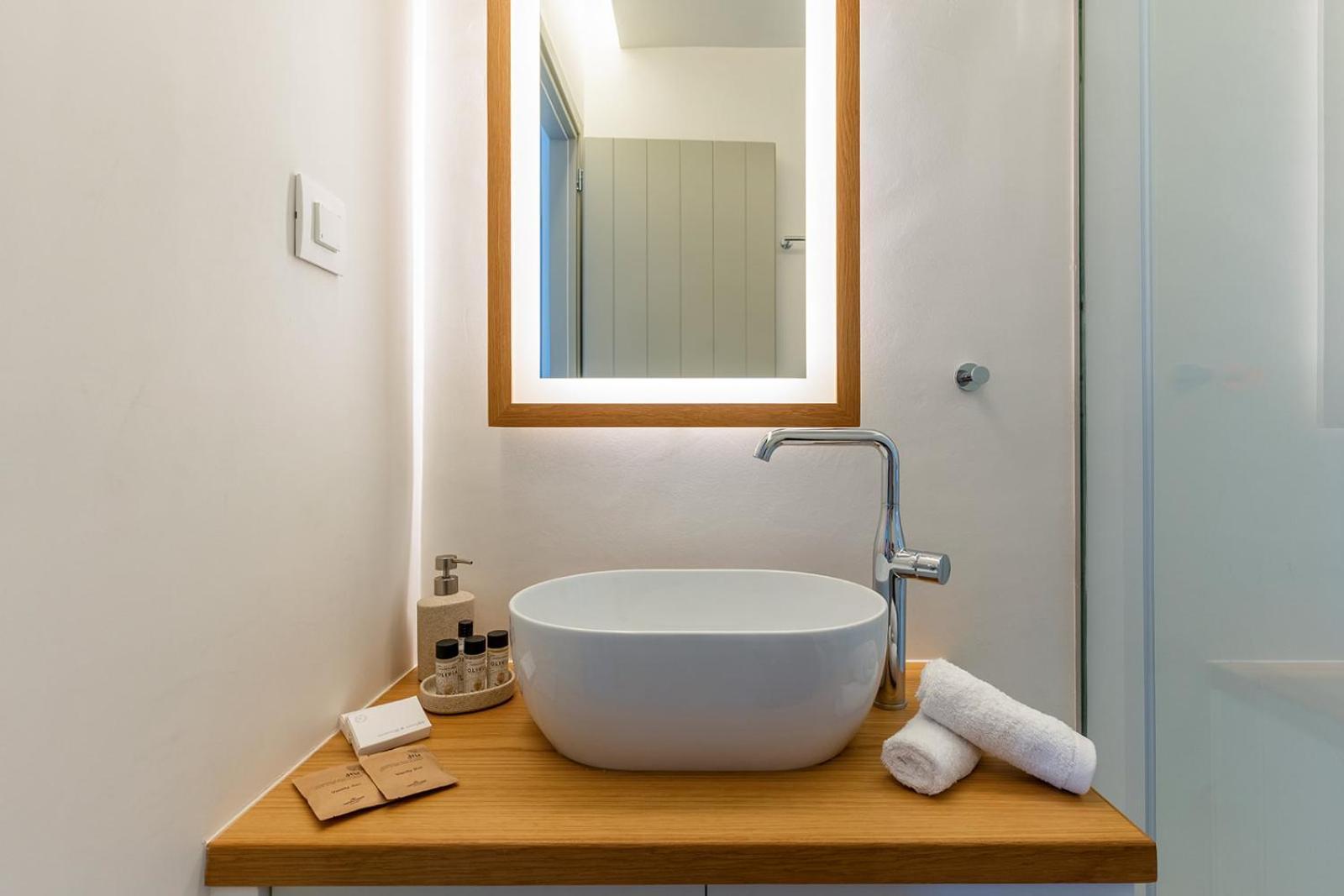 Platies Luxury Santorini Apartment *