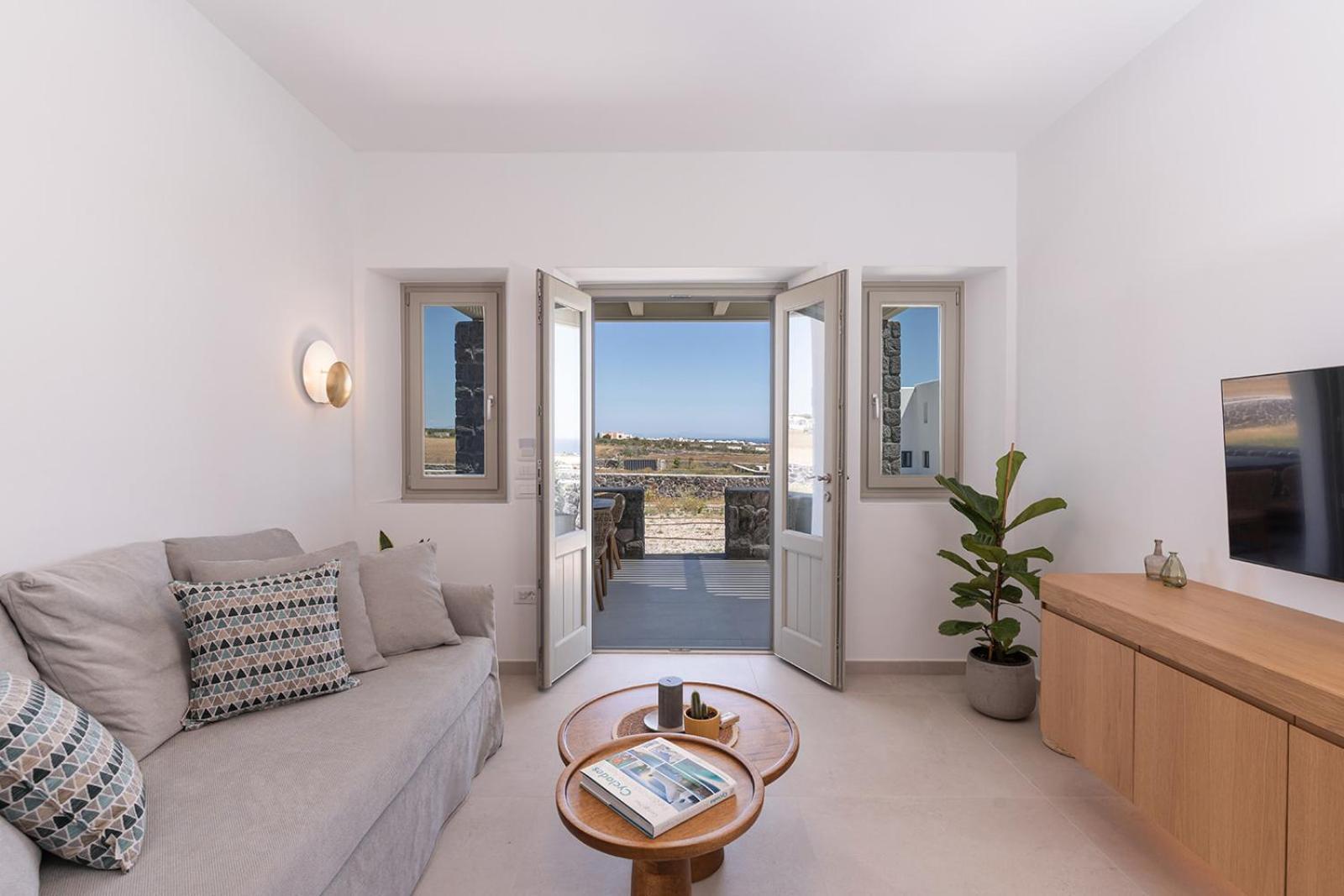 Platies Luxury Santorini Apartment *