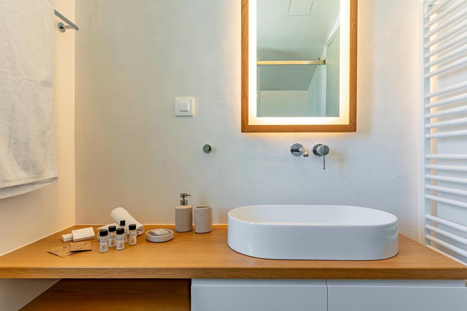 Platies Luxury Santorini *