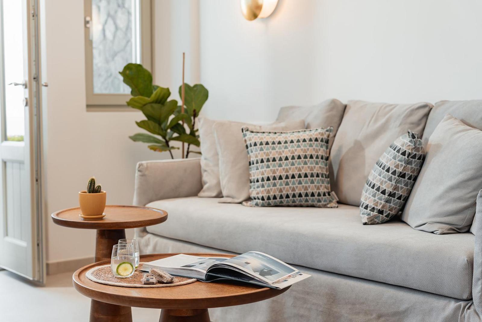 Platies Luxury Santorini Apartment
