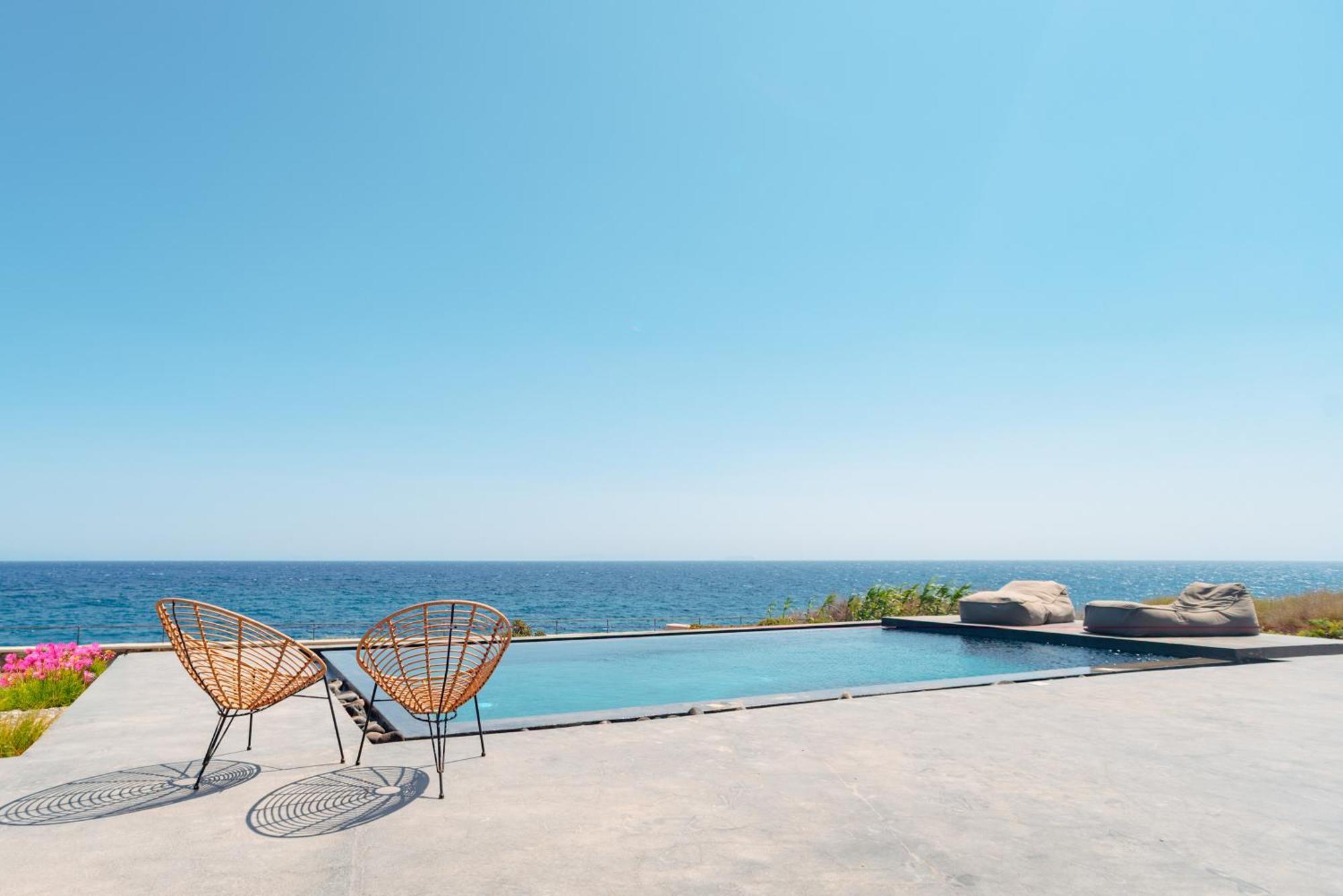 Colombos Beachfront Hotel Foinikia (Santorini)
