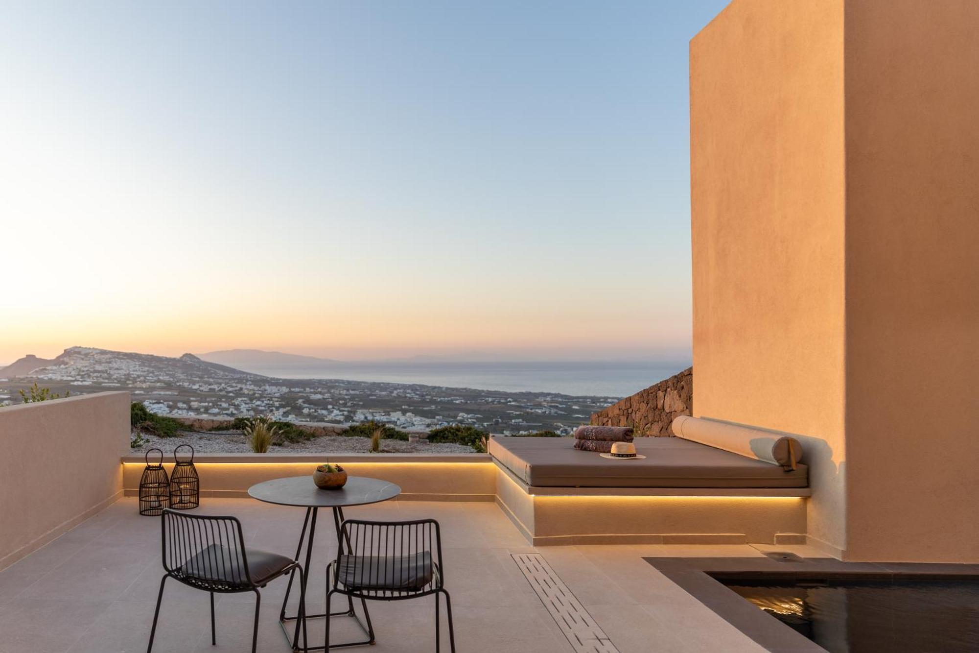 North Santorini - A Luxury * Pýrgos