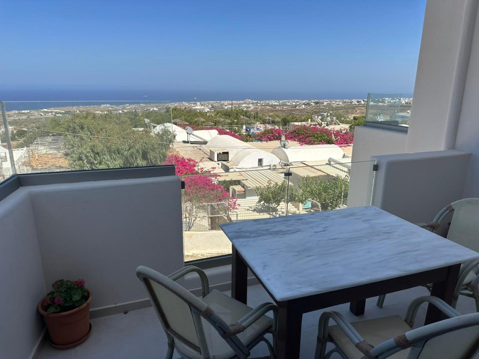 Lovely Hot-l Hotel Fira (Santorini)