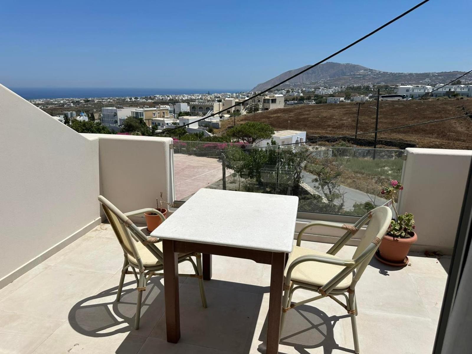 Lovely Hot-l 4* Fira (Santorini)