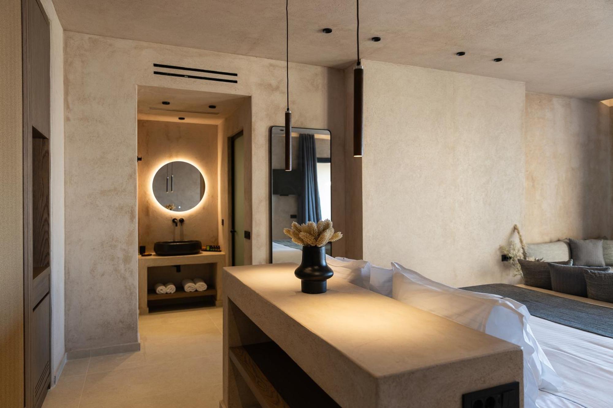 North Santorini - A Luxury Pýrgos