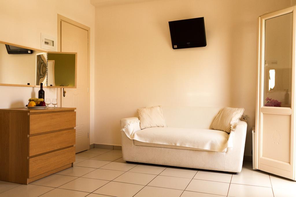 Rena Aparthotel Perissa (Santorini)