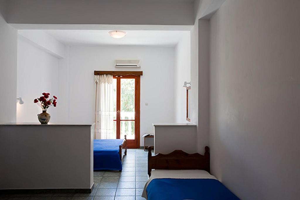 Hotel Finikas Santorini 3*