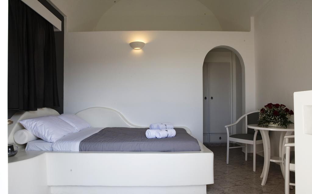 Philippion Boutique Fira (Santorini)