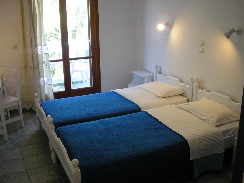 Hotel Finikas Santorini 3*
