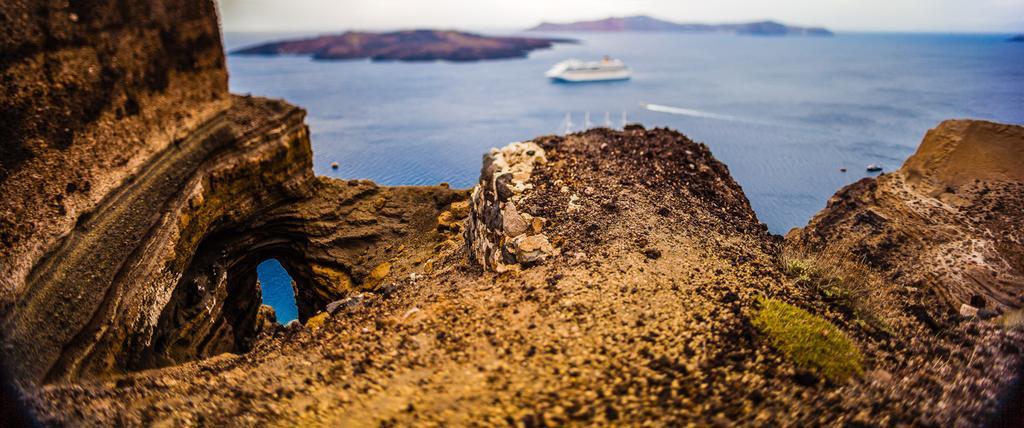 Aegagros Caldera Megalochori (Santorini)