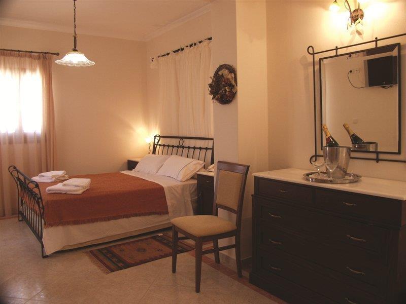 Epavlis & Hotel 4*