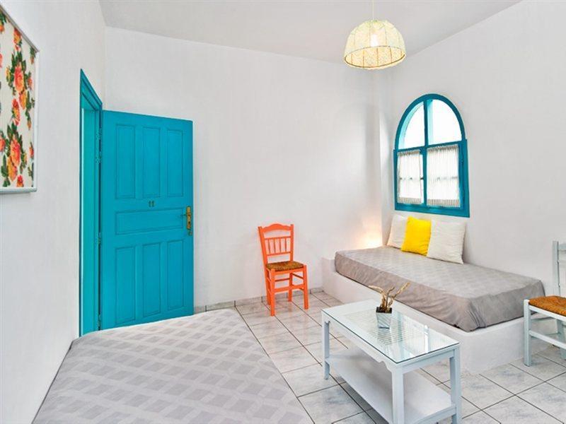 Nissia & 2* Kamari (Santorini)