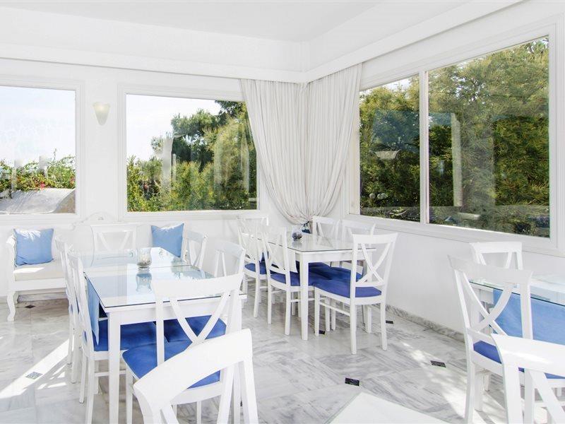 Paradise Aparthotel 3*