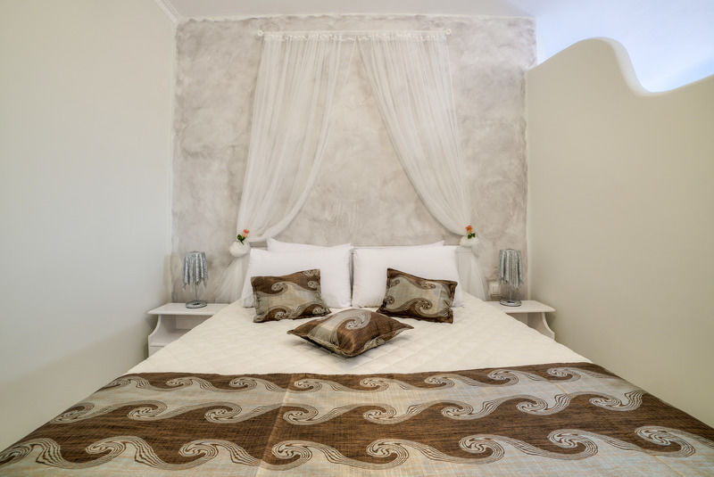 Pantheon Aparthotel Agios Georgios (Santorini)