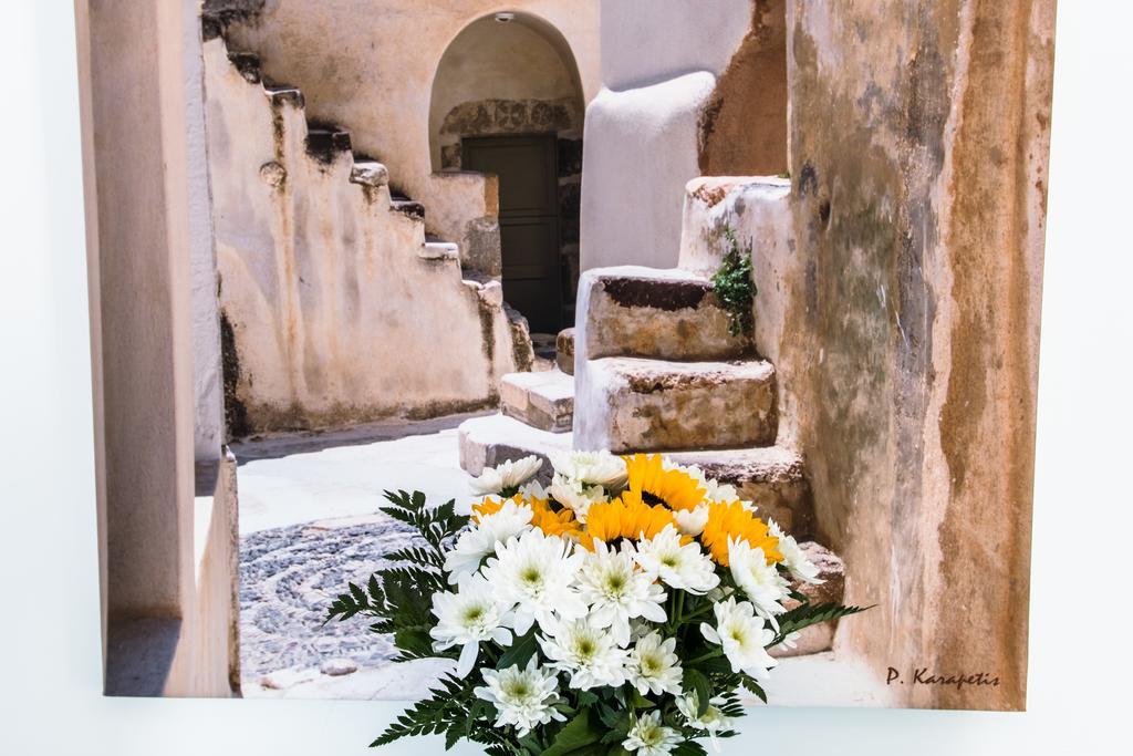 Adelphi Perissa (Santorini)