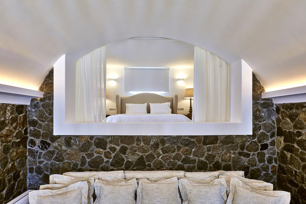 Hideaway Fira (Santorini)