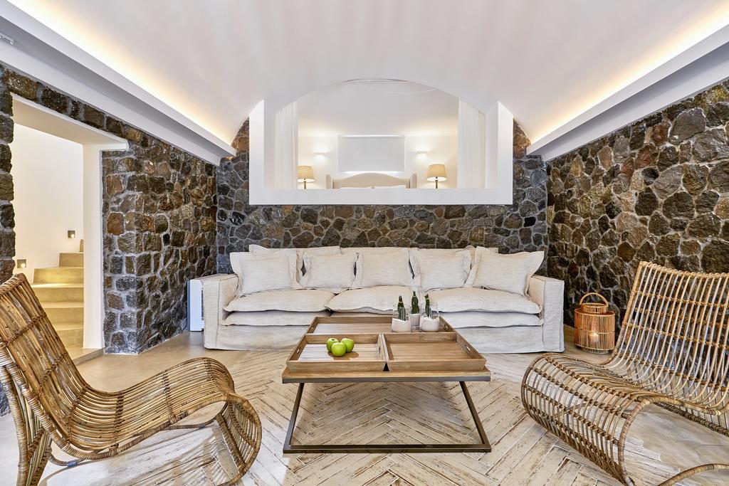 Hideaway Villa Fira (Santorini)