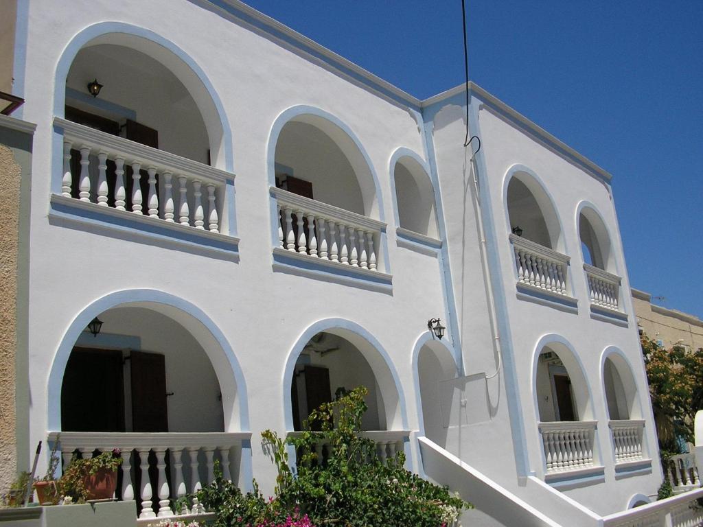 Finikas Santorini Hotel Kamári