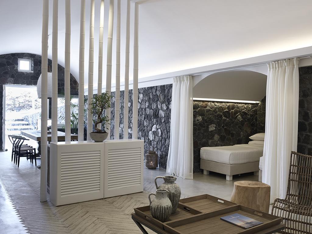 Hideaway Villa Fira (Santorini)