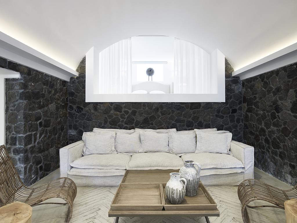 Hideaway Fira (Santorini)