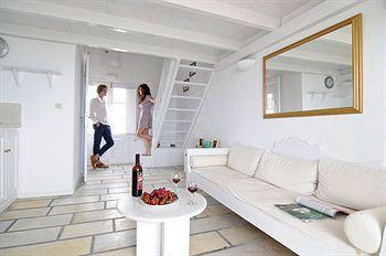 Muses Cycladic Aparthotel 3*