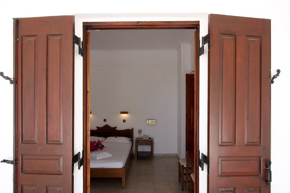 Amaryllis Hotel Perissa (Santorini)