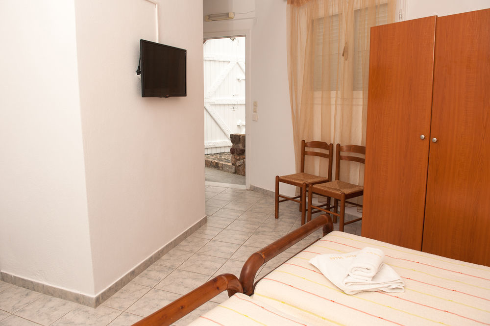 Milos 4* Exo Katikies (Santorini)