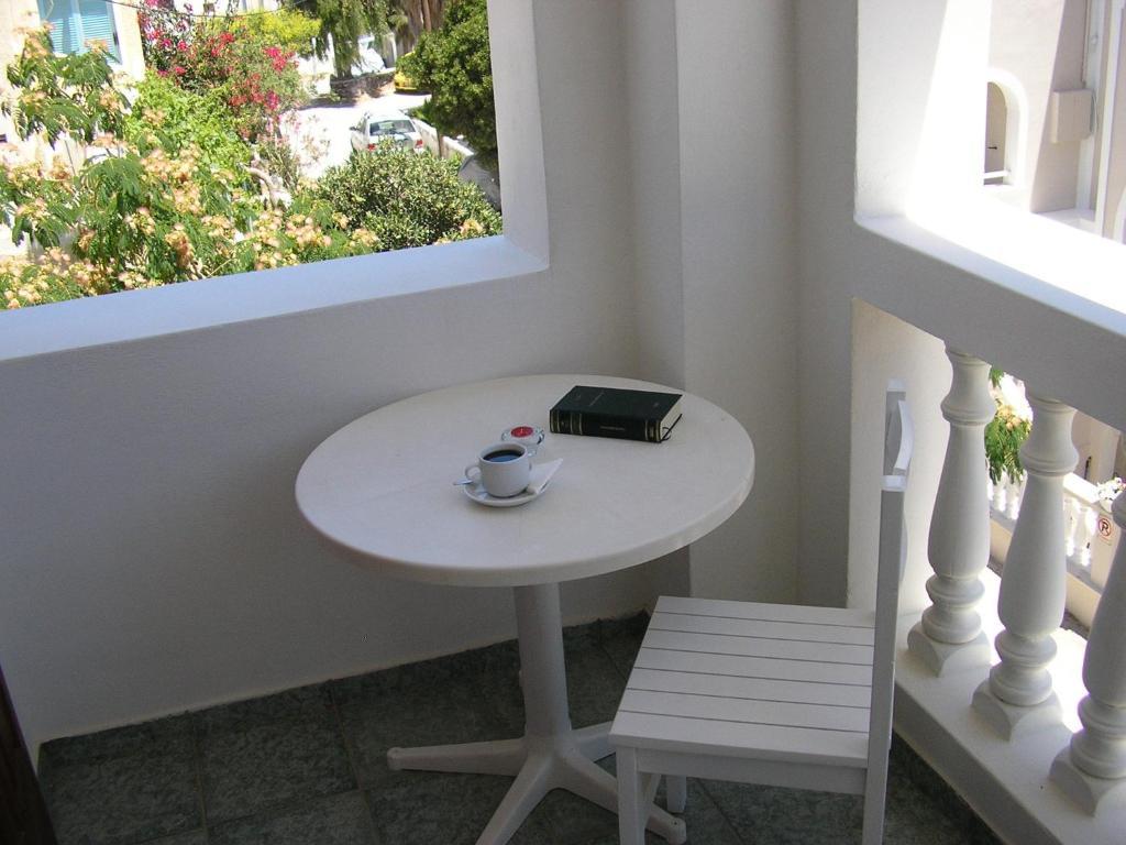 Finikas Santorini 3*