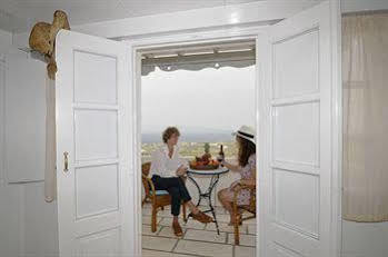 Muses Cycladic Oia (Santorini)