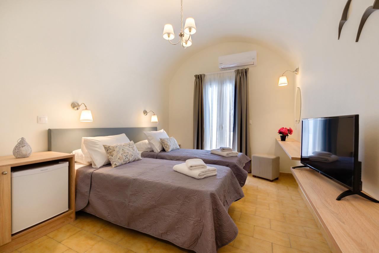 Alexander's Great View 3* Fira (Santorini)