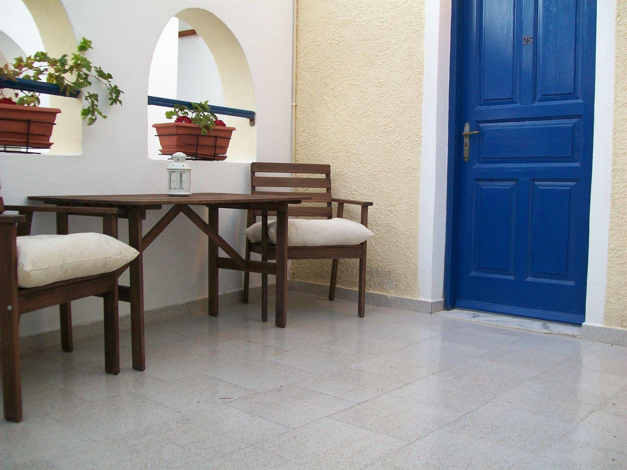 Apartment Spyros Santorini *