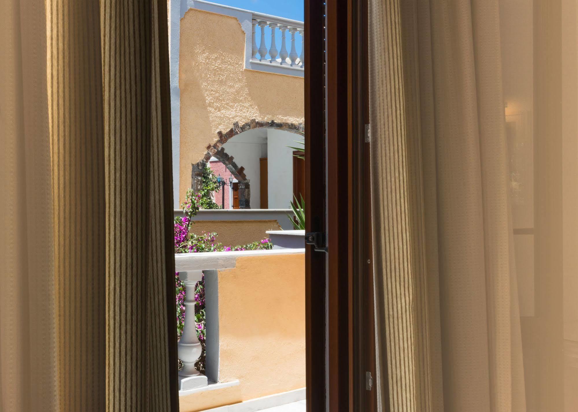 Hotel Sunrise Fira (Santorini)