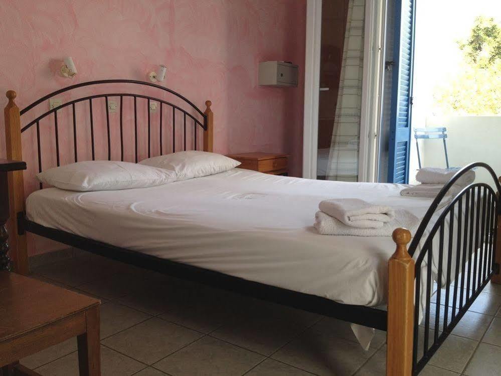 Hotel Azalea Kamari (Santorini)