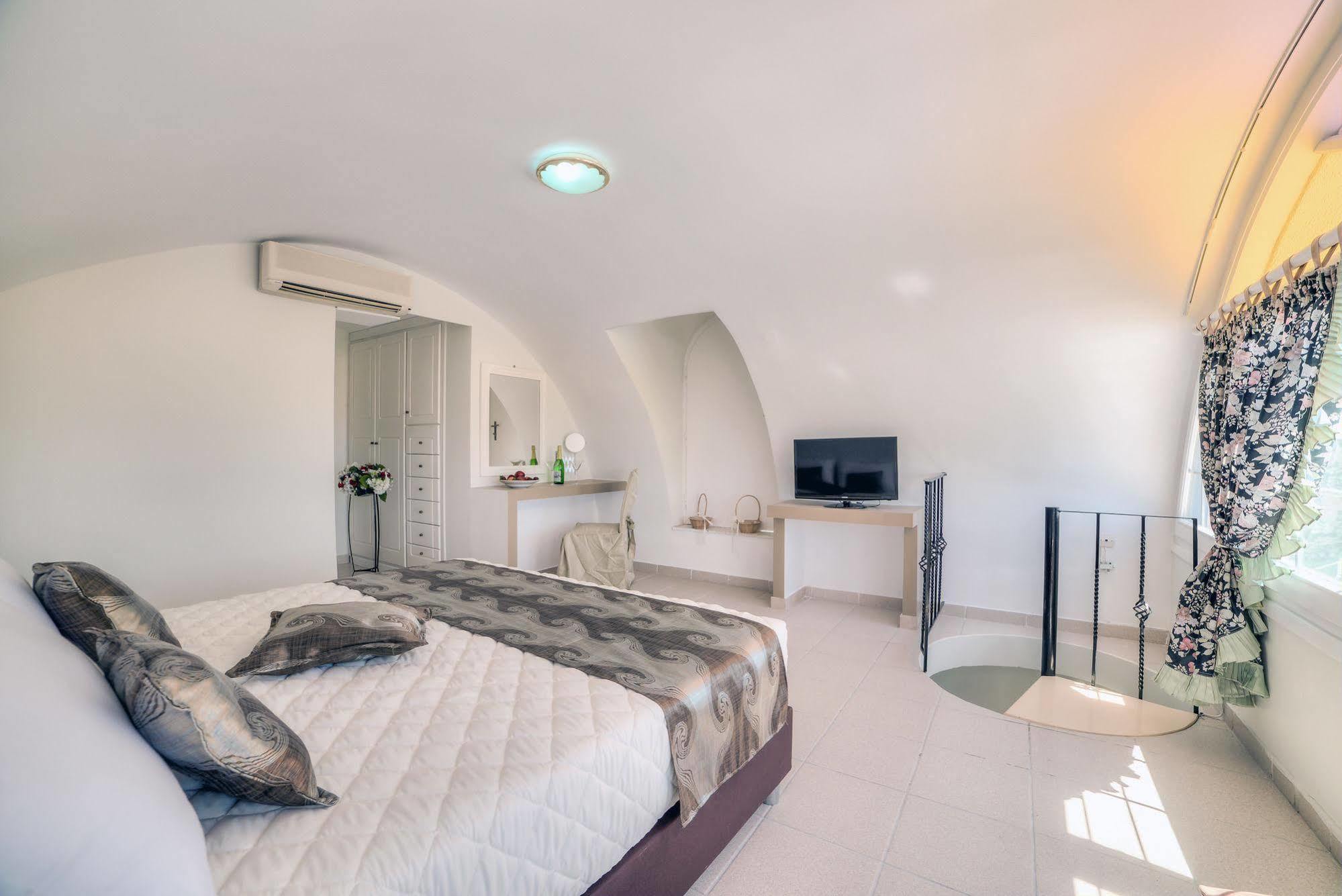 Pantheon Aparthotel 4*