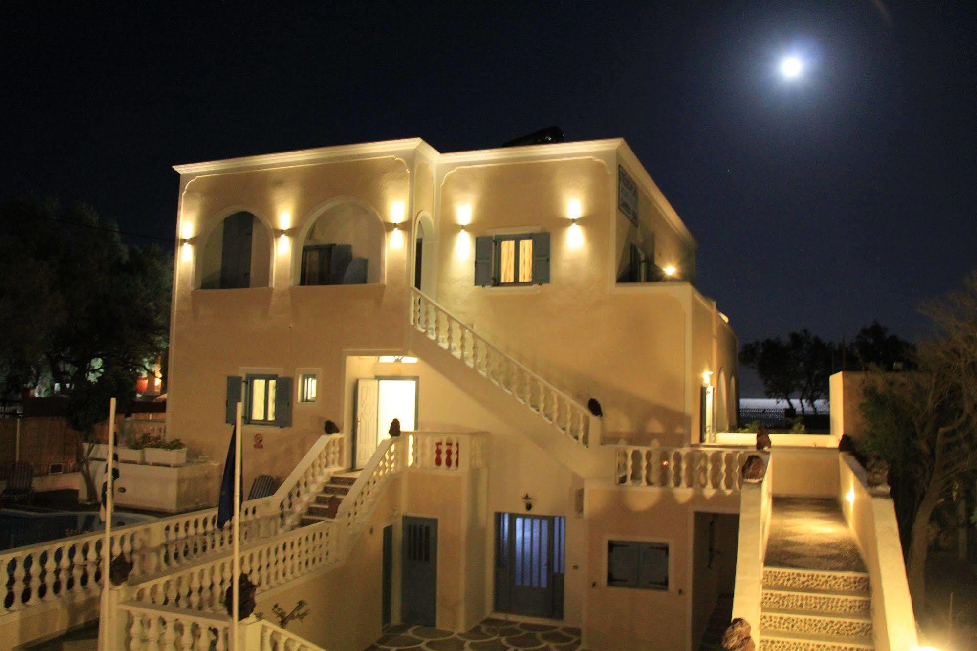 Stelios Place Aparthotel 3*