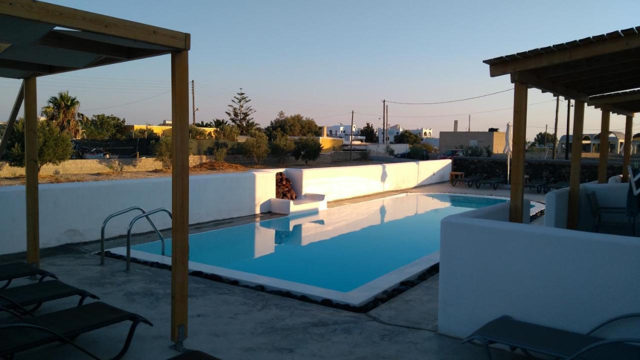 Daylight Perissa (Santorini)