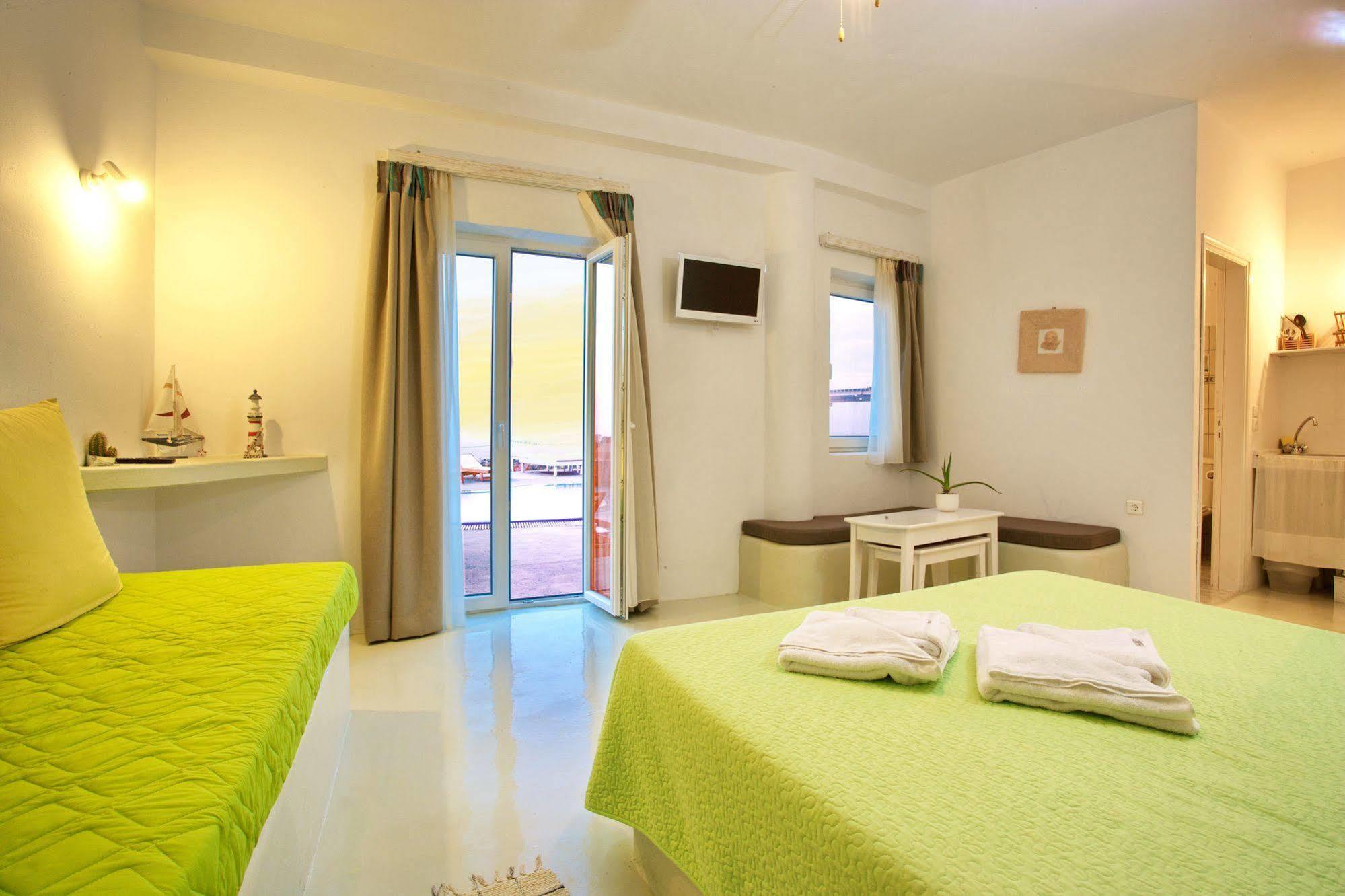Thea Luxury Fira (Santorini)