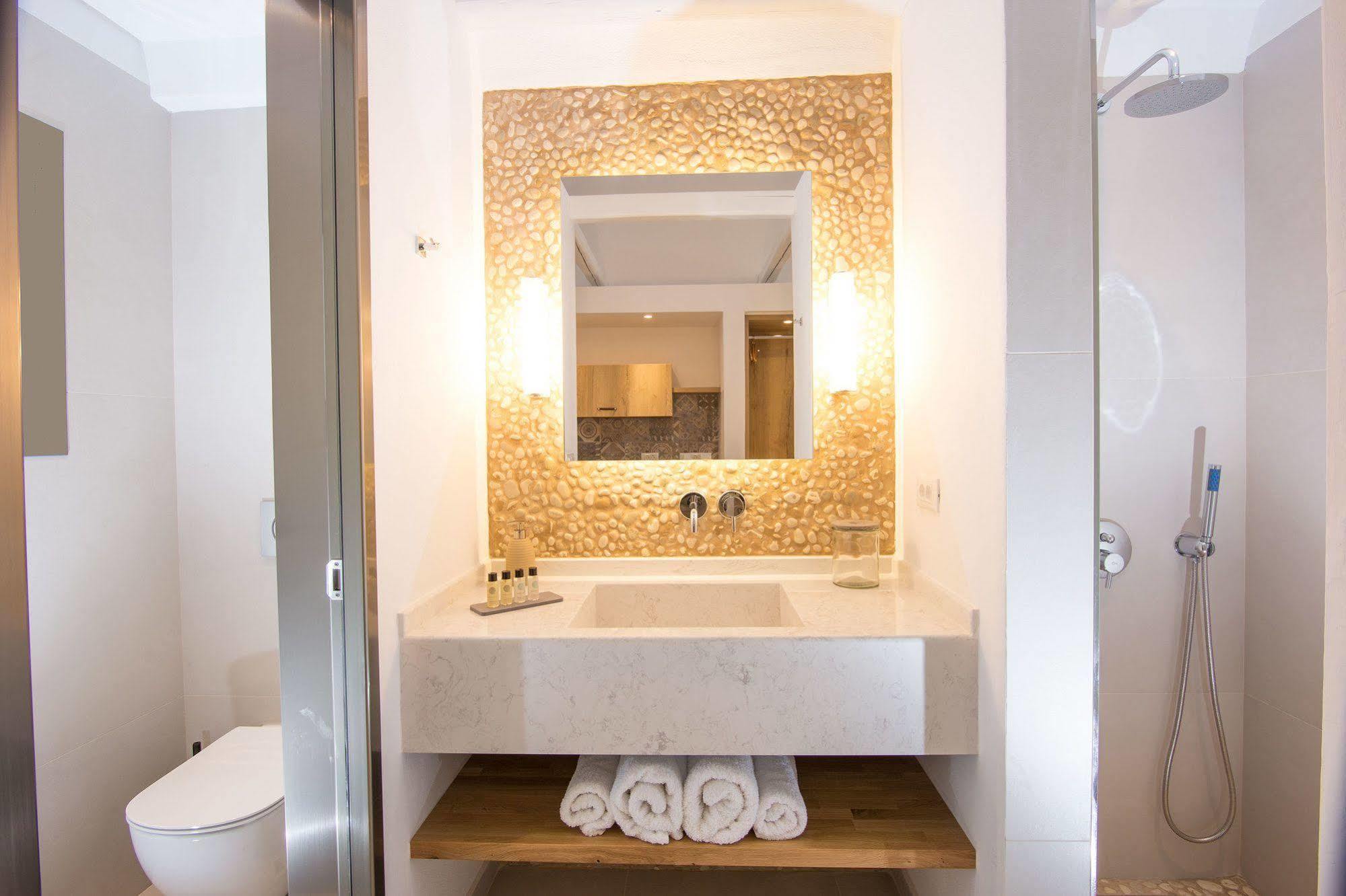 Louis Santorini Aparthotel