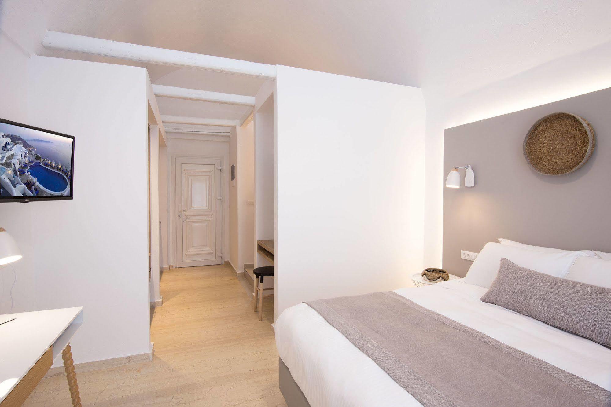 Louis Santorini Aparthotel