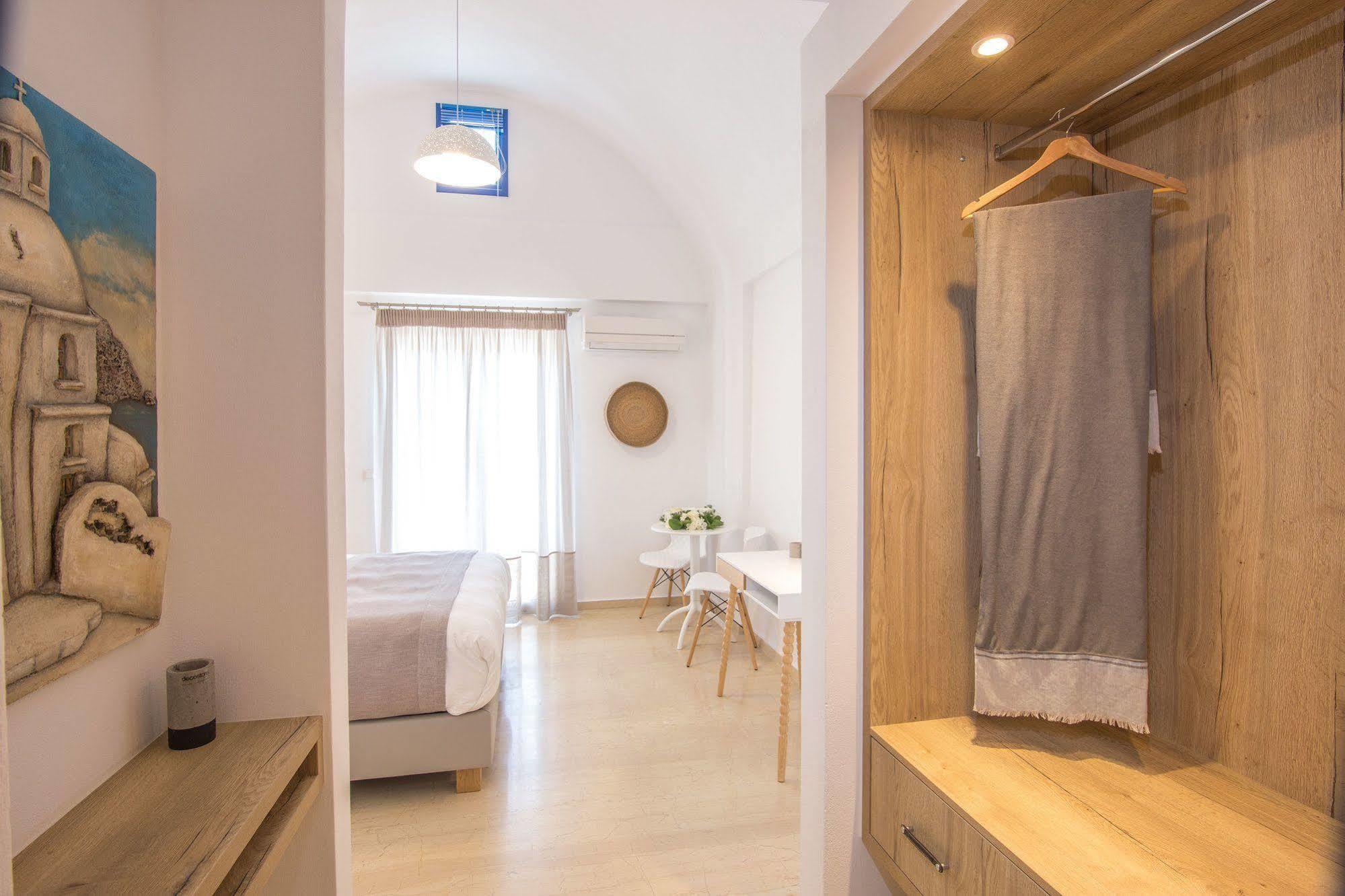 Louis Santorini Aparthotel 2*